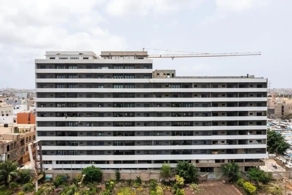 Superbe Appartement Avec Parking Gratuit Et Garde Dakar Exteriör bild
