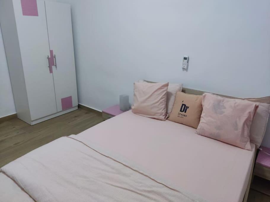 Superbe Appartement Avec Parking Gratuit Et Garde Dakar Exteriör bild