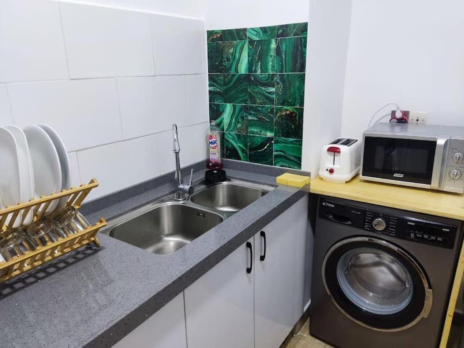 Superbe Appartement Avec Parking Gratuit Et Garde Dakar Exteriör bild