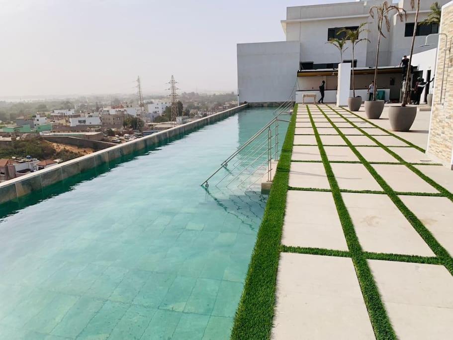 Superbe Appartement Avec Parking Gratuit Et Garde Dakar Exteriör bild