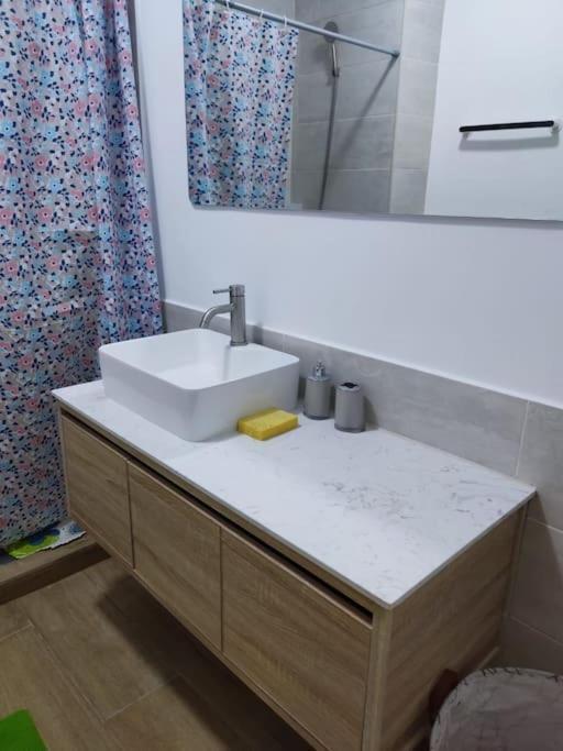 Superbe Appartement Avec Parking Gratuit Et Garde Dakar Exteriör bild