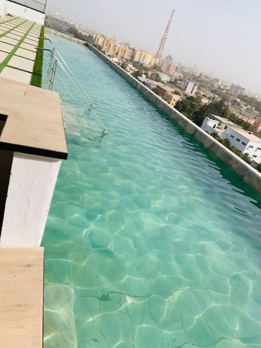 Superbe Appartement Avec Parking Gratuit Et Garde Dakar Exteriör bild
